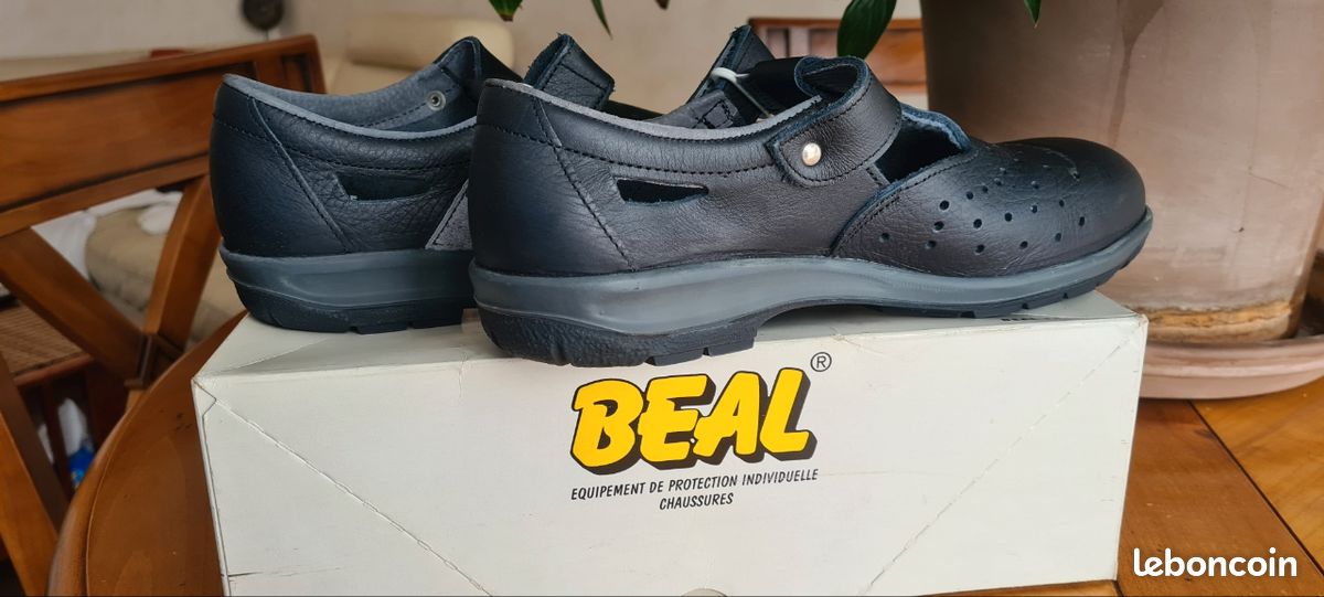 Chaussures de sécurité "speciale été, grande chaleur " très agréable à porter, T43, état neuf (image 2)