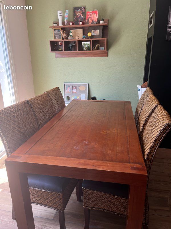Table en bois avec 6 chaises (image 1)