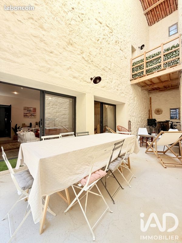 Maison 11 pièces 327 m² · à Roquefort-des-Corbières · 327 m² · 340 000 €