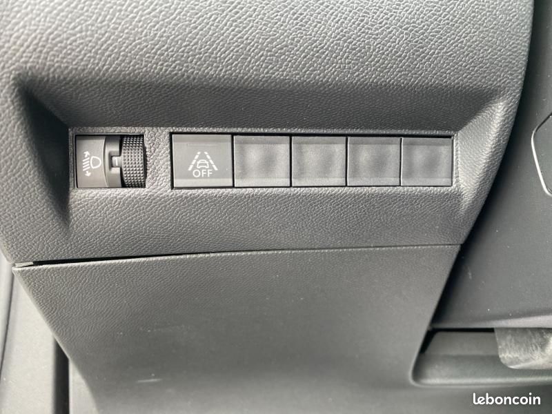 Peugeot 2008 1.2 PureTech 130ch S&S Allure 7cv (image 14)