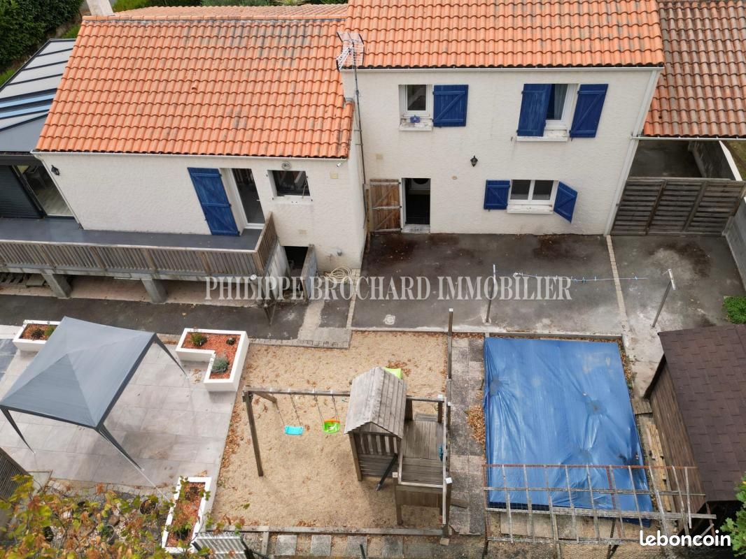 Maison 8 pièces 142 m² · au Poiré-sur-Vie · 142 m² · 243 570 €
