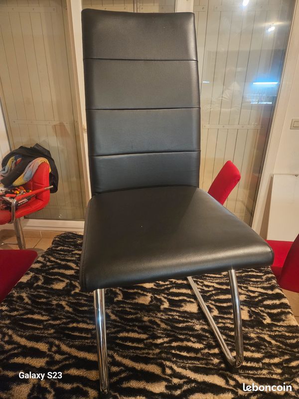 Chaises neuves (image 1)