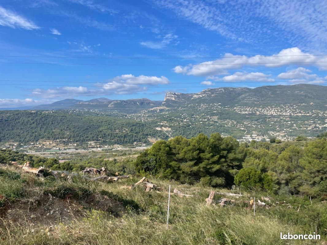 Terrain 10516 m² · à Nice · 385 000 €