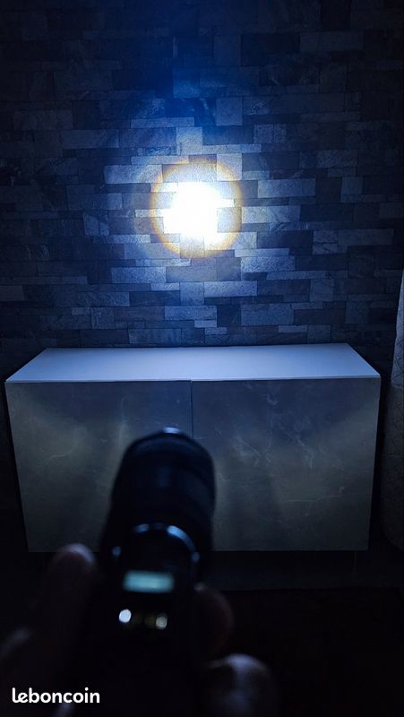 NEUF: Lampe torche puissante et rechargeable . 2000lm et 300 mètres (image 4)