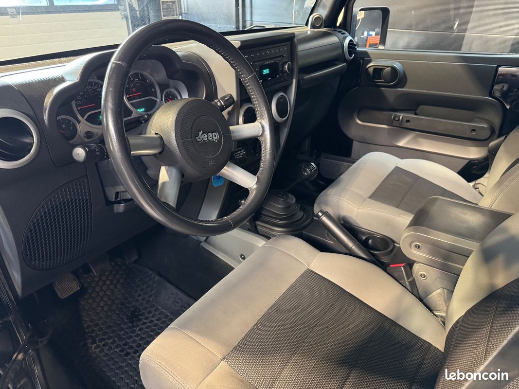 Jeep Wrangler UNLIMITED SAHARA 2,8L CRD 177Ch 4X4 5 PORTES (image 7)