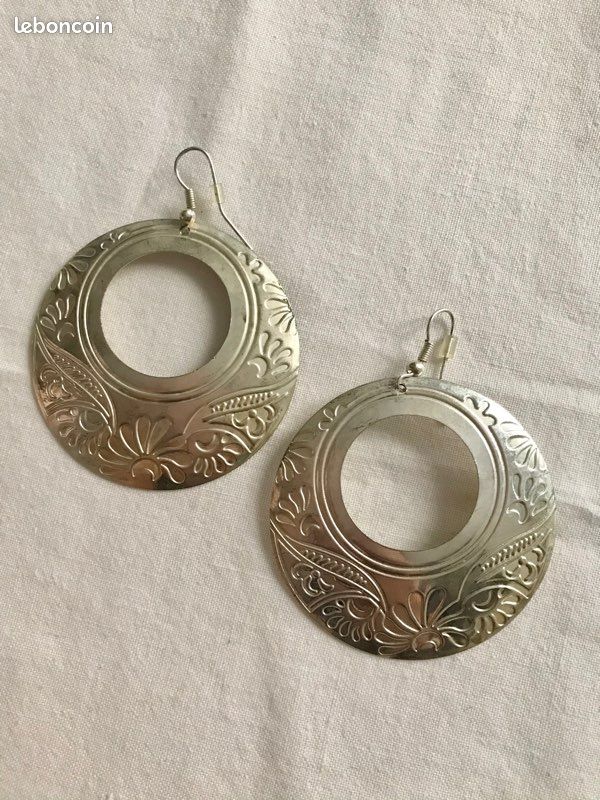 Boucles d’oreille argentées pendantes (image 1)