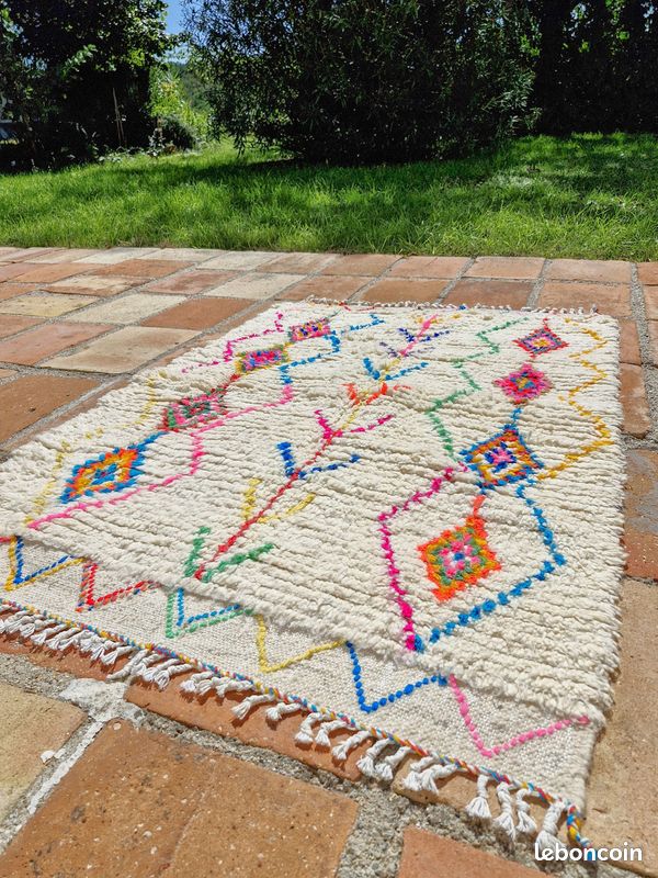 Tapis Berbère Azilal écru à motifs colorés, tapis marocain authentique, en laine et coton, tapis unique, tapis fait main, artisanat marocain, tissé à la main (image 2)