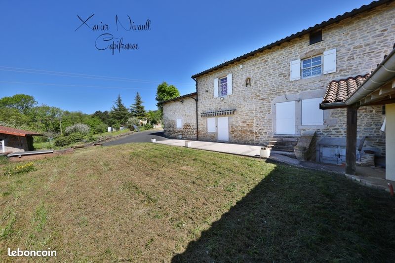 Maison 6 pièces 275 m² · à Saint-Amour · 275 m² · 379 000 €