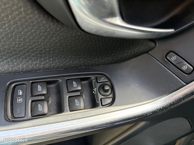Volvo XC60 D5 AWD 215CH XENIUM GEARTRONIC (image 9)