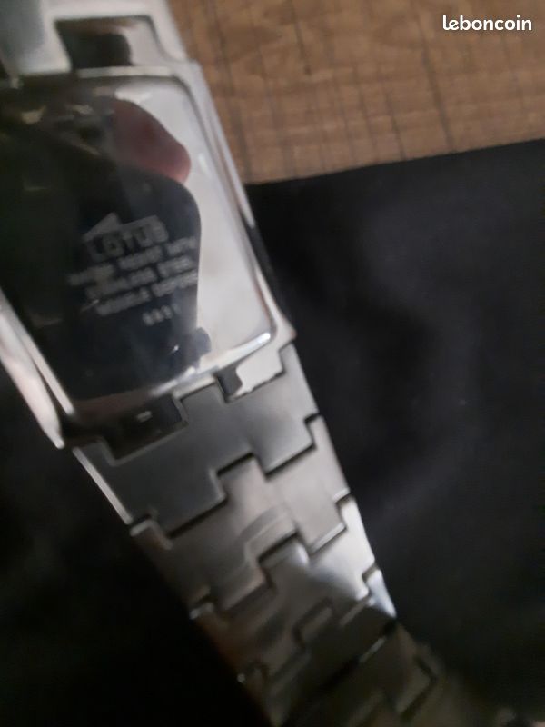 Montre LOTUS (image 3)