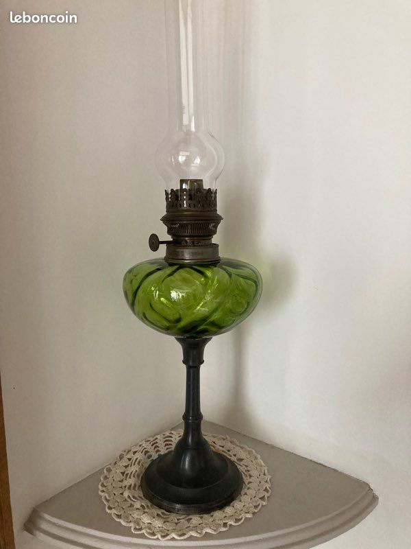 Très ancienne lampe à pétrole (image 4)