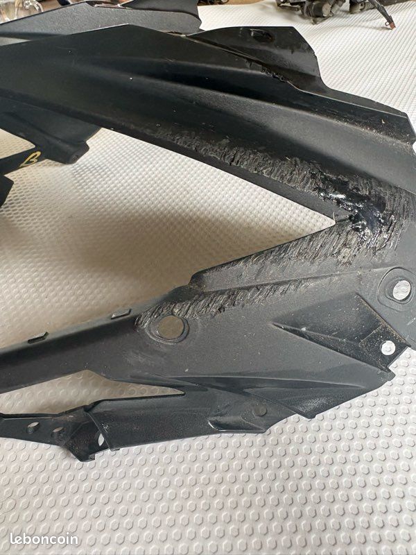 Tête de fourche noir (image 1)