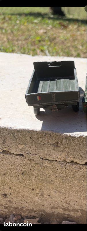 Dinky Toys 821 - Unimog Mercédès militaire sans bâche- Boîte sans illustration