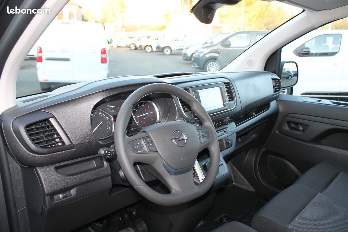 Opel Vivaro III Fourgon Taille M Blue-HDI 180 S&S EAT8 GPS, Caméra de recul, Avertisseur angles morts, Pack Look Sortie le 19/06/2024 - 5 Kilomètres. Prix Hors taxe : 24 500 (image 3)