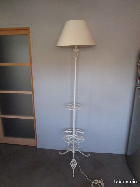 Lampadaire porte-plantes ancien en fer forgé blanc (image 1)