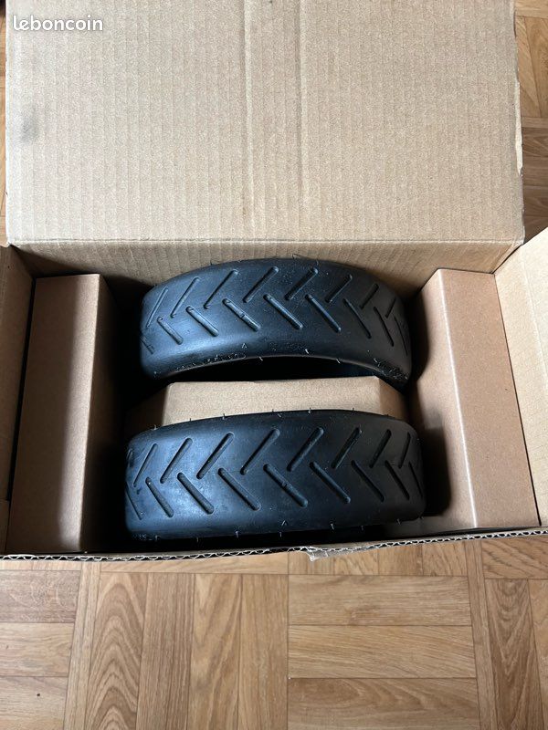 Deux pneus neufs pour trottinette (image 1)