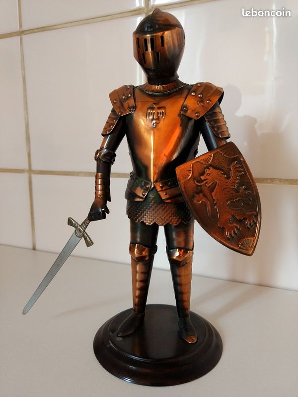 Figurine statuette (image 13)
