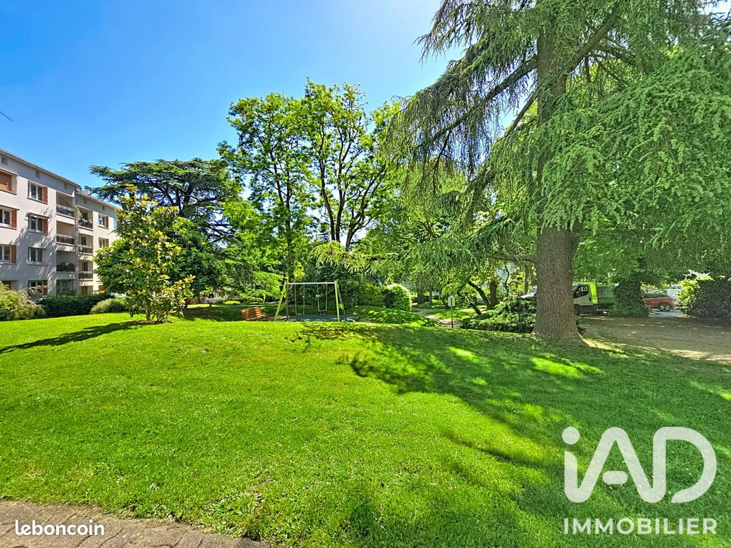 Appartement 6 pièces 114 m² · à Suresnes · 114 m² · 2 380 €