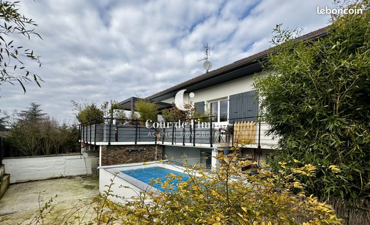 Maison 5 pièces 196 m²