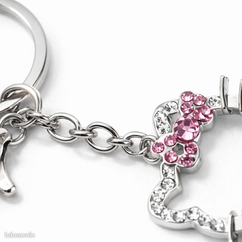 Collier Hello Kitty En Métal Sur Fond Feutrine Rose Et Fuchsia - Neuf Avec étiquettes