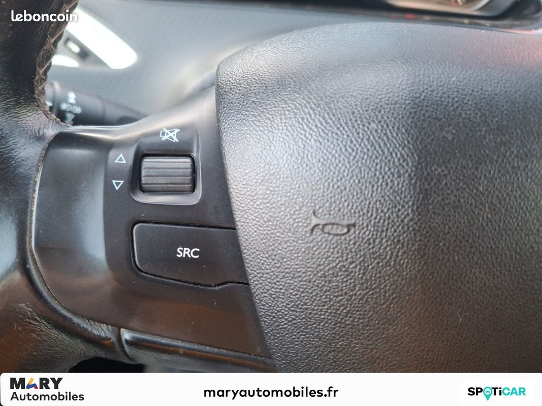 PEUGEOT 208 1.2 PureTech 110ch S&S BVM5 Allure (image 22)