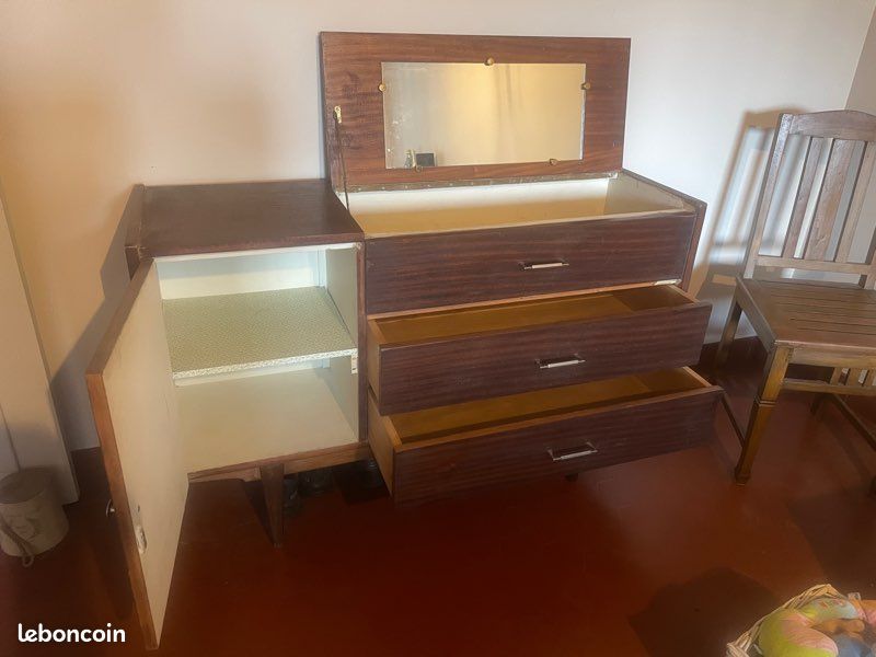 Commode en bois massif fabrication ardéchoise par menuisier 1970 très originale (image 1)