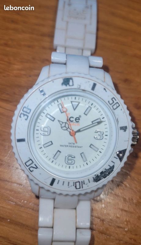 Montre femme ice watch blanche pile à changer Traces d usure