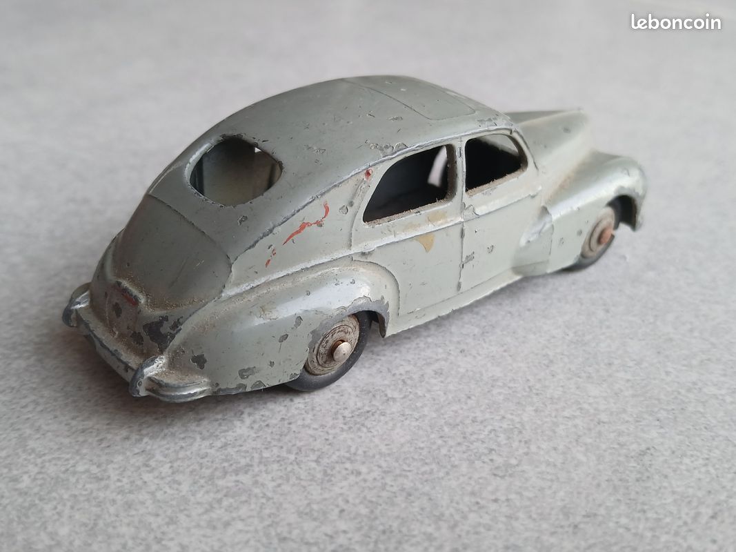 PEUGEOT 203 BERLINE gris petite lunette Dinky Toys France 24R
