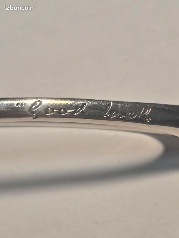 Pince à sucre en argent massif 925.
Fabrication britannique (Angleterre).
Nombreux monogrammes et gravures, voir les photos.
En bon état (image 6)
