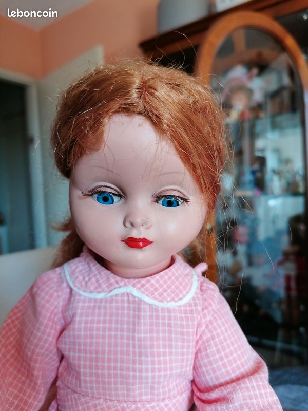Belle blonde portrait de femme caucasienne d'âge moyen des années 60