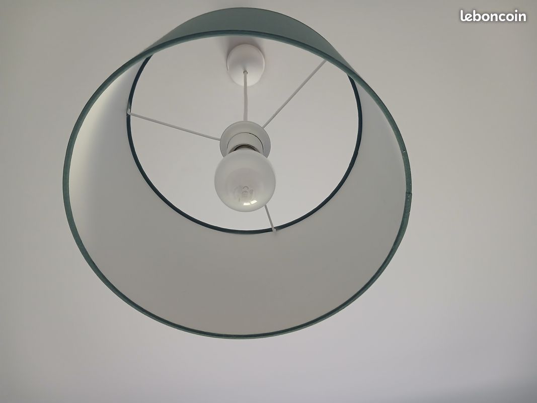 Suspension bleu (image 2)