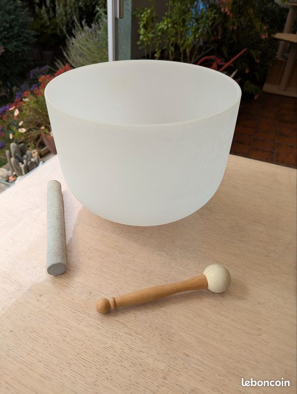 Bol chantant en cristal de quartz givré 30 cm (image 1)