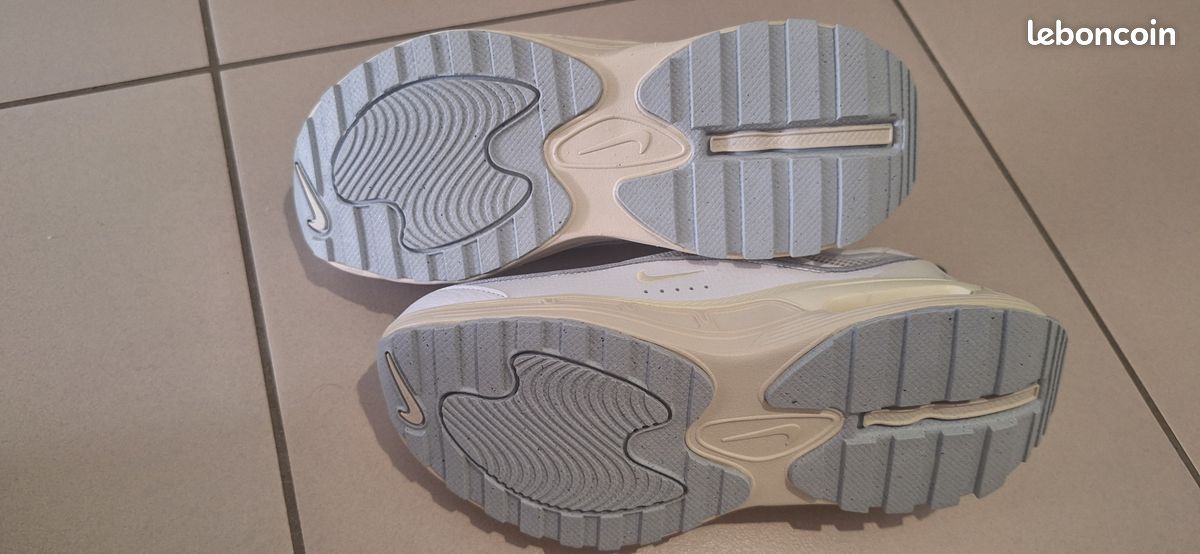 Nike air max bliss femme (neuves) (image 6)