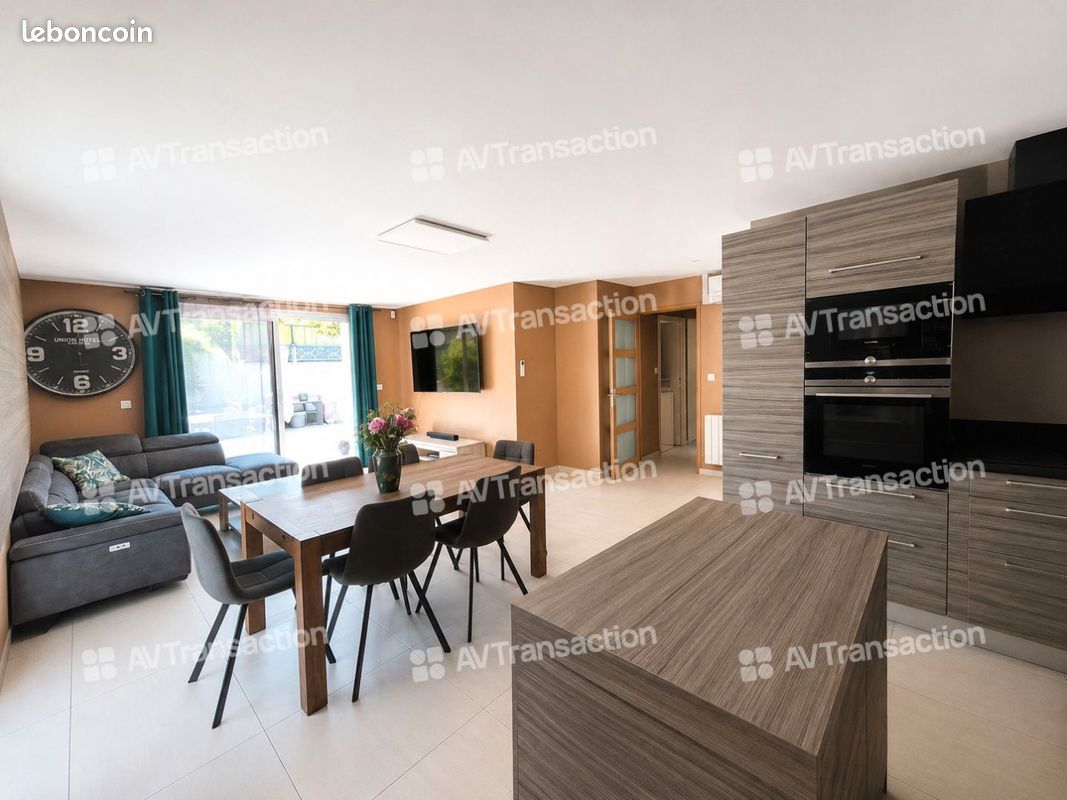 Maison 5 pièces 138 m² · à Vaulx-en-Velin · 138 m² · 375 000 €