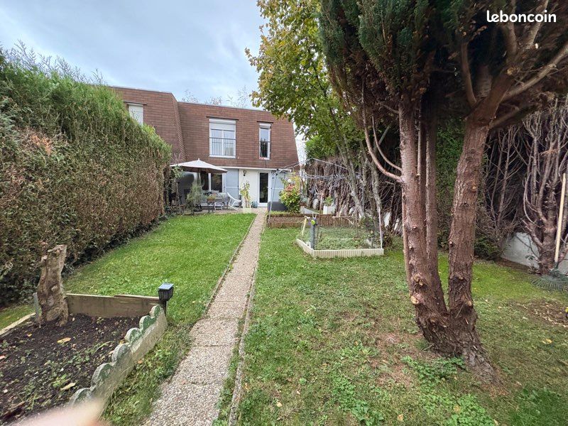 Maison 5 pièces 95 m² · à Fosses · 95 m² · 295 000 €