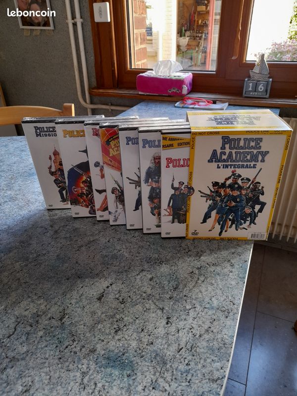 Coffret DVD POLICE ACADEMY (image 1)