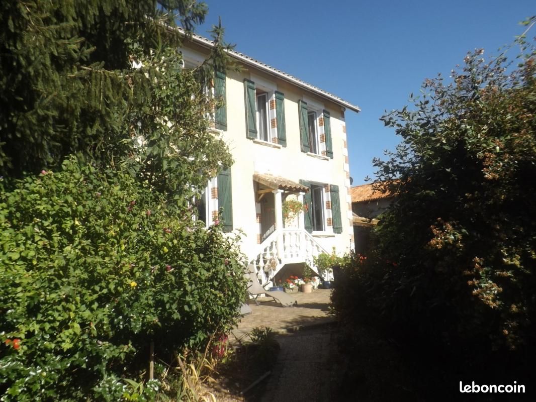 Propriété 4 pièces 120 m² - Chassenon 16150 (image principale 0)