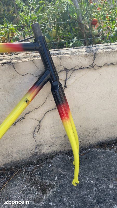 Cadre de velo acier très léger peinture refaite (mais mal faite) (image 3)