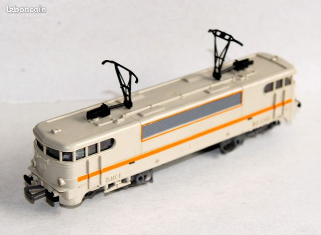 Rail Droit Jouef HO 678 Pour Circuit De Train - Vintage, échelle HO, Deux Rails