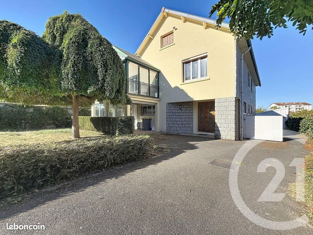 Maison 8 pièces 277 m² · à Saint-Pourçain-sur-Sioule · 277 m² · 279 000 €