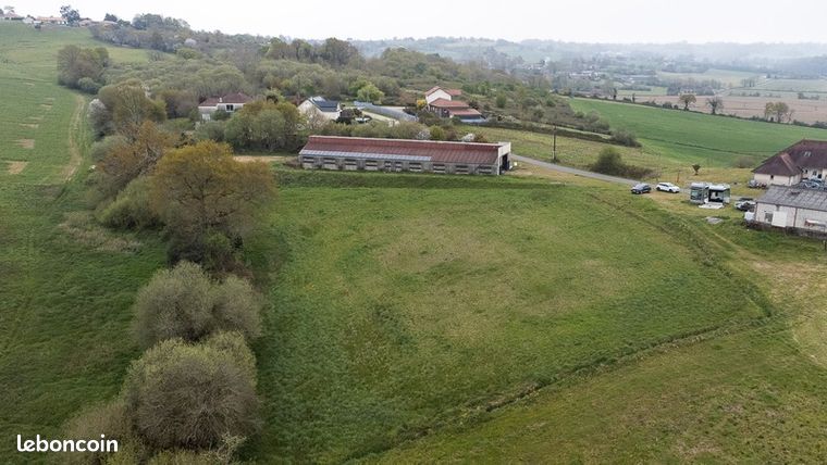 Terrain 8 000 m² Momas