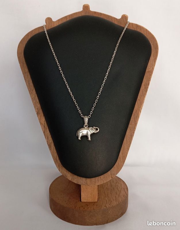 Collier Pendentif Éléphant Cristal – Ton Argent, Finition Ancienne, Neuf Avec Étiquettes