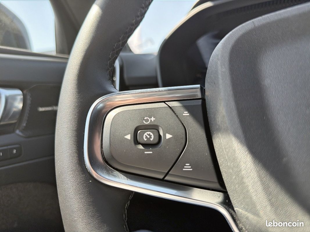 VOLVO XC40 B3 163 ch DCT7 Ultimate (image 16)