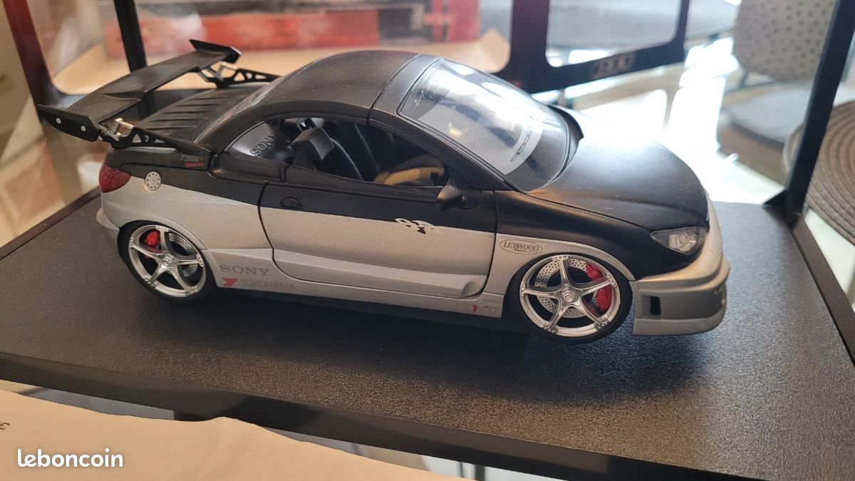 Porte Avant Droite Miniature Pour Peugeot 206 CC Norev 1/18 - Pièce D'occasion, Couleur Noir, échelle Précise