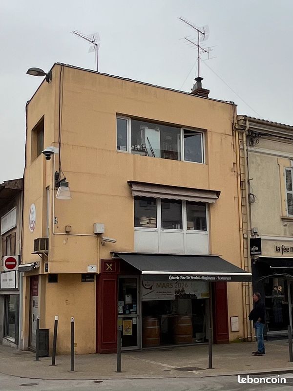 Local commercial (image 2)