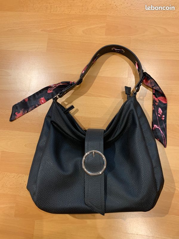 Sac à main femme noir porté épaule Accessoires Bagagerie
