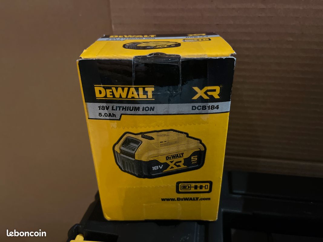 7 batteries Dewalt, trois chargeurs et une grande caisse Stak (image 5)