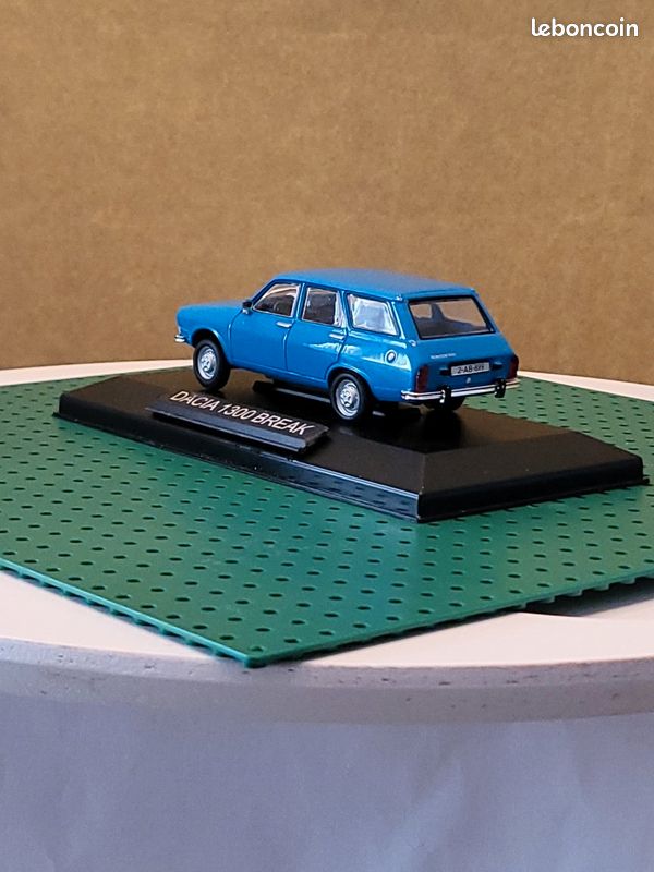 Maquette Dacia 1300 Taxi Bucarest 1980 - Échelle 1/43 - IXO - Neuf En Boîte D'origine