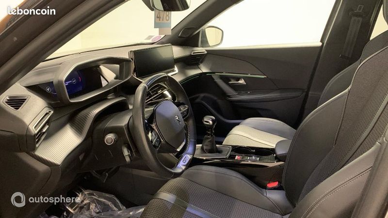 Peugeot 2008 1.2 PureTech 130ch S&S GT (image 12)