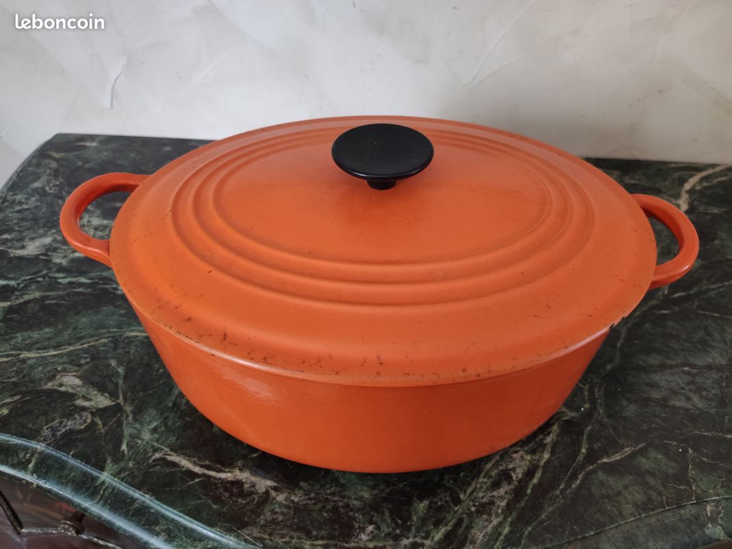 LE CREUSET : Cocotte en fonte, couleur orange, deux anses la - Lot 500